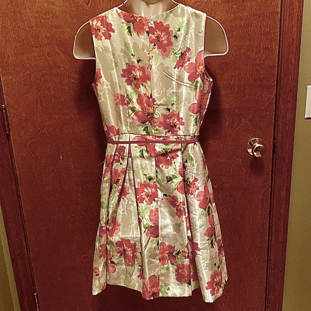 Look gorgeous and feminine for your Derby party, or Event dress!